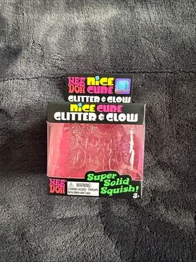 NeeDoh Nice Cube Glitter & Glow Pink Super Solid Squishy toy NIOP